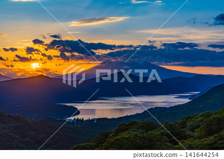 【神奈川縣】夏季從箱根眺望富士山的日落 141644254