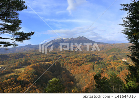 甲斐田高原和禦嶽山的秋葉美景 141644310