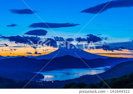 【神奈川縣】夏季從箱根眺望富士山的日落 【神奈川縣】夏季從箱根眺望富士山的日落 141644322