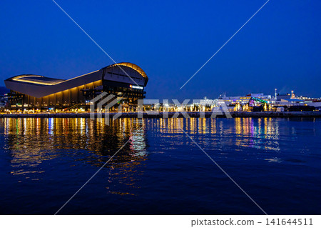 GLION ARENA KOBE and the harbor scenery, illuminated by the blue hour. GLION ARENA KOBE and the harbor scenery, illuminated by the blue hour. 141644511