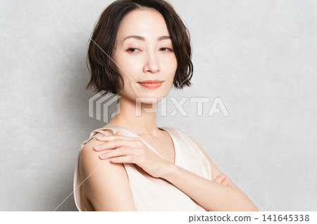 Posing short-haired woman beauty image Posing short-haired woman beauty image 141645338