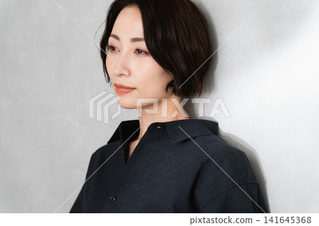 Posing short-haired woman beauty image Posing short-haired woman beauty image 141645368