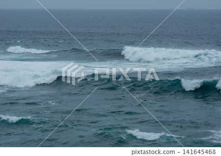 城島洶湧的波濤:大自然的力量 城島洶湧的波濤:大自然的力量 141645468