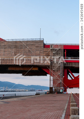 Repair work on the bridge piers of Kobe Ohashi Bridge and scaffolding (Kobe City) Repair work on the bridge piers of Kobe Ohashi Bridge and scaffolding (Kobe City) 141645489
