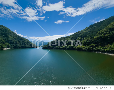 丹澤湖的夏日藍天與湖景 141646507