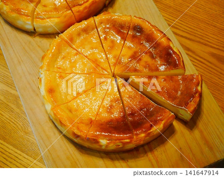 Baked cheesecake - sliced image Baked cheesecake - sliced image 141647914
