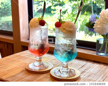 Pink and light blue floats - Summer Pink and light blue floats - Summer 141648689