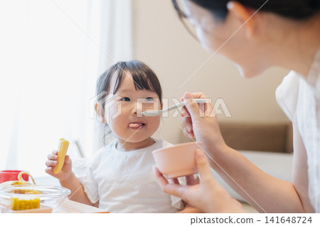 一個吃的女孩 一個吃的女孩 141648724