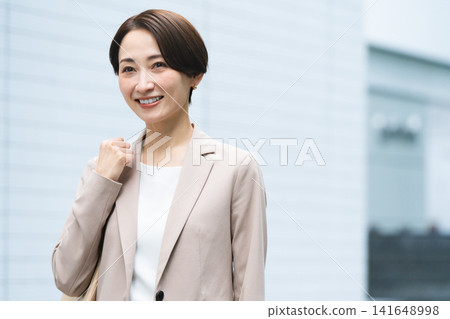 Young woman in casual suit Business image Young woman in casual suit Business image 141648998