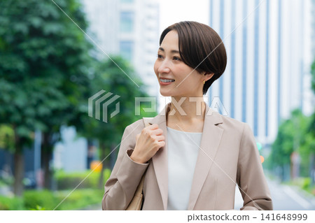 Young woman in casual suit Business image Young woman in casual suit Business image 141648999