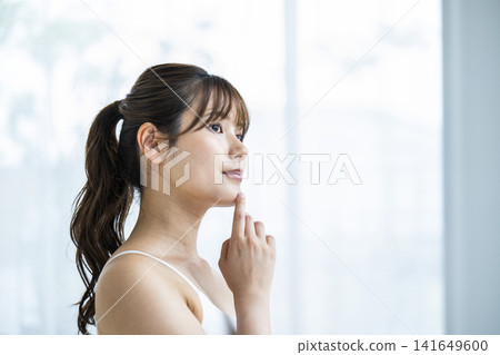 Young woman suffering from beauty Young woman suffering from beauty 141649600