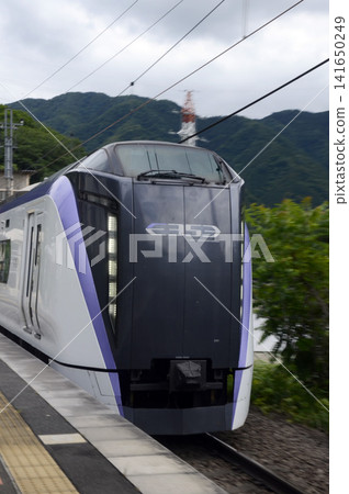 Limited express passing Limited express passing 141650249