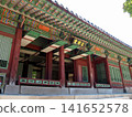The royal palace building, adorned with beautiful traditional Korean patterns. 141652578