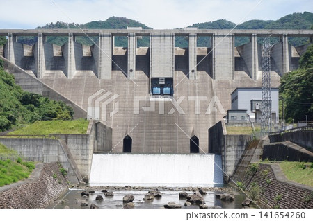 Tomata Dam is a concrete gravity dam located upstream of the Yoshii River in Okayama Prefecture. Tomata Dam is a concrete gravity dam located upstream of the Yoshii River in Okayama Prefecture. 141654260