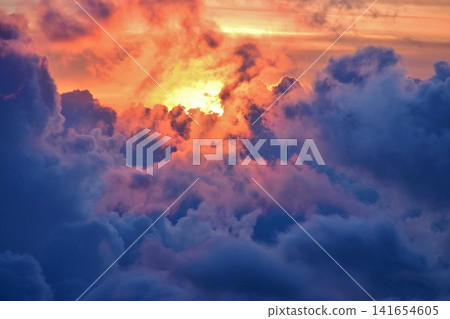 在雲彩海的日落 在雲彩海的日落 141654605