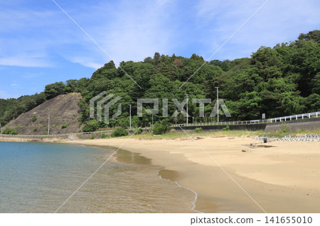 The beautiful summer beach with its blue sea and white sand (Onagawa Town, Miyagi Prefecture) The beautiful summer beach with its blue sea and white sand (Onagawa Town, Miyagi Prefecture) 141655010