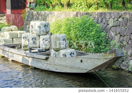 在京都府高瀨川一之船入,復原了一艘高瀨船。 在京都府高瀨川一之船入,復原了一艘高瀨船。 141655852