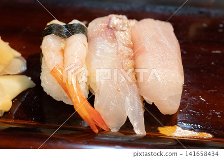 來自壽司餐廳的美味握壽司 141658434