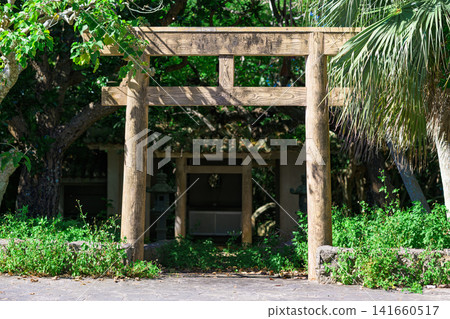 Oishi Utaki Uinuon in Ishigaki Island preserves the traditional prayer culture of the Yaeyama Islands. Oishi Utaki Uinuon in Ishigaki Island preserves the traditional prayer culture of the Yaeyama Islands. 141660517