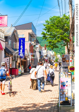 舊輕井澤的主要街道:盛夏時的舊輕井澤銀座街 舊輕井澤的主要街道:盛夏時的舊輕井澤銀座街 141662043
