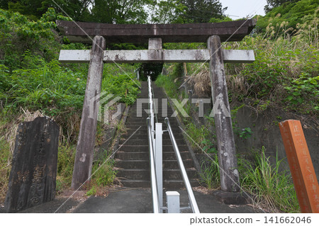 Futamata Castle Ruins, Torii Gate on the Main Enclosure Earthwork, May Futamata Castle Ruins, Torii Gate on the Main Enclosure Earthwork, May 141662046