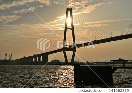 夕陽映照下的名光中央橋 夕陽映照下的名光中央橋 141662219