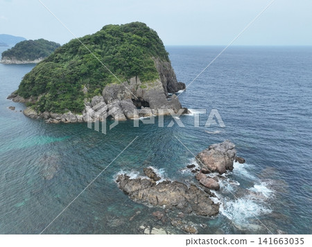 青蛙島與無人居住的黑島:日本海的夏天 青蛙島與無人居住的黑島:日本海的夏天 141663035