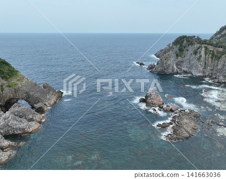青蛙島與無人居住的黑島:日本海的夏天 青蛙島與無人居住的黑島:日本海的夏天 141663036