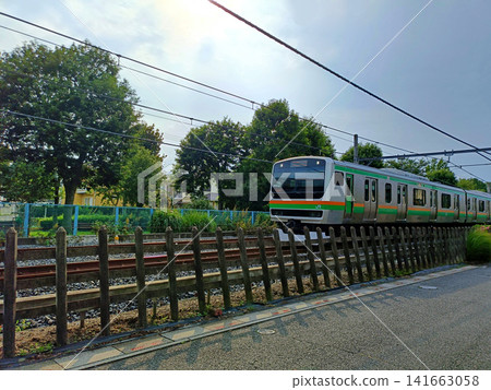 高崎線列車正在駛來。 141663058
