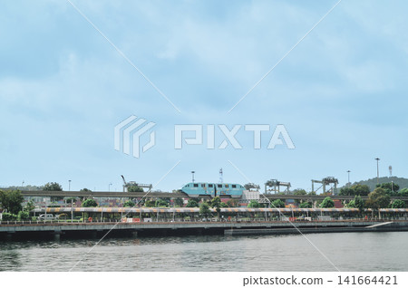 單軌和藍天 單軌和藍天 141664421