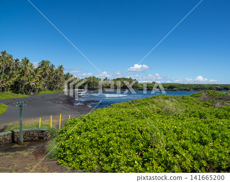 The black sand beaches of the Big Island of Hawaii and the beautiful ocean scenery The black sand beaches of the Big Island of Hawaii and the beautiful ocean scenery 141665200