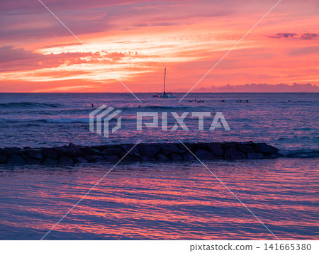 Sunset over the ocean in Waikiki, Hawaii Sunset over the ocean in Waikiki, Hawaii 141665380