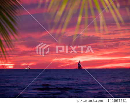 Sunset over the ocean in Waikiki, Hawaii Sunset over the ocean in Waikiki, Hawaii 141665381