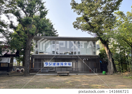 At Hanegi Shrine in Setagaya Ward, Tokyo, morning radio calisthenics are held on the shrine grounds every summer, and many people participate. At Hanegi Shrine in Setagaya Ward, Tokyo, morning radio calisthenics are held on the shrine grounds every summer, and many people participate. 141666721
