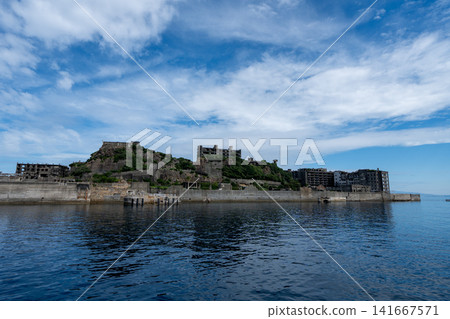 軍艦島(Hashima Island),世界遺產,以遺址的形式存在。 軍艦島(Hashima Island),世界遺產,以遺址的形式存在。 141667571