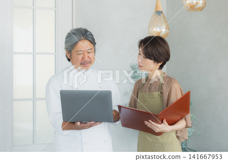 Restaurant owner discussing menu options Restaurant owner discussing menu options 141667953