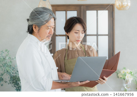 Restaurant owner discussing menu options Restaurant owner discussing menu options 141667956