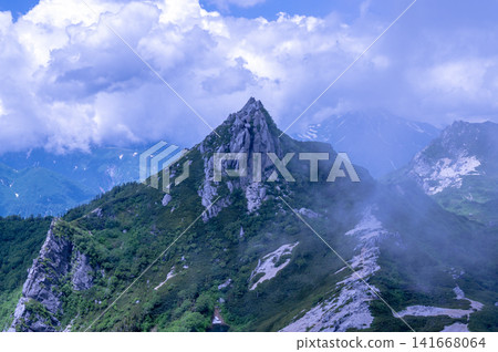 埃伯西山雲霧繚繞 埃伯西山雲霧繚繞 141668064