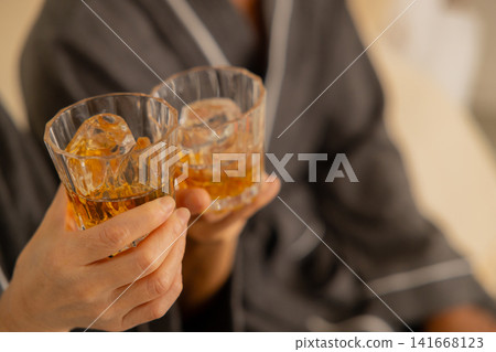 臥室裡的老夫婦 臥室裡的老夫婦 141668123