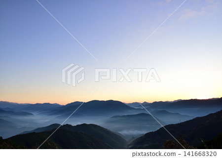 Sea of clouds (fog) of Nakahechi (Kumano Kodo) from Shiomi Pass Sea of clouds (fog) of Nakahechi (Kumano Kodo) from Shiomi Pass 141668320