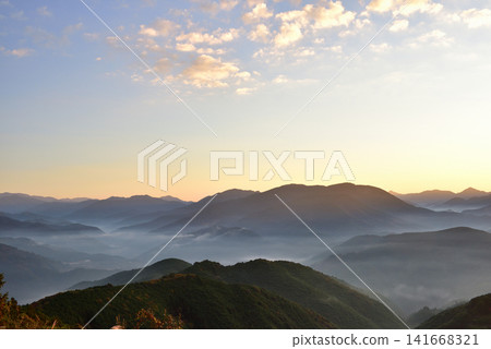 Sea of clouds (fog) of Nakahechi (Kumano Kodo) from Shiomi Pass 141668321