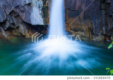 [Waterfall Footage] Summer at Kakisore Valley and Ushigataki Waterfall [Nagano Prefecture] 141668470