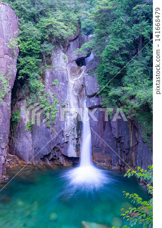 [Waterfall Footage] Summer at Kakisore Valley and Ushigataki Waterfall [Nagano Prefecture] 141668479