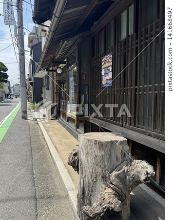 The downtown scenery of Yanaka, Tokyo, evokes the Showa era. The downtown scenery of Yanaka, Tokyo, evokes the Showa era. 141668497