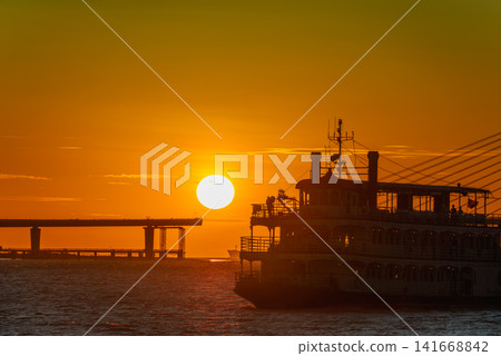 Sunset Silhouette of a Ferry and Danjiang Bridge in Tamsui Sunset Silhouette of a Ferry and Danjiang Bridge in Tamsui 141668842