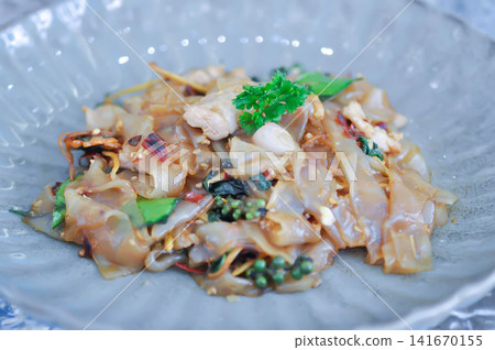 stir fried noodles or plain noodles or noodles without soup 141670155