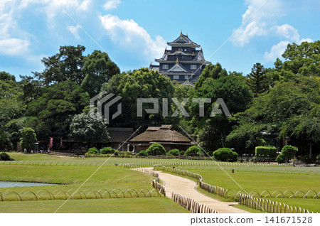 岡山的夏天:後樂園的草坪與岡山城 岡山的夏天:後樂園的草坪與岡山城 141671528