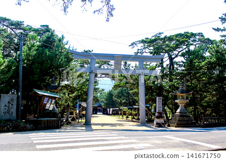 [香川縣]夏天的讚岐市：石清水神社的鳥居 141671750