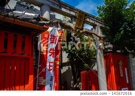 The blessings of the three goddesses at Hanjo Shrine: business prosperity, successful relationships, and improvement in various arts. The blessings of the three goddesses at Hanjo Shrine: business prosperity, successful relationships, and improvement in various arts. 141672016