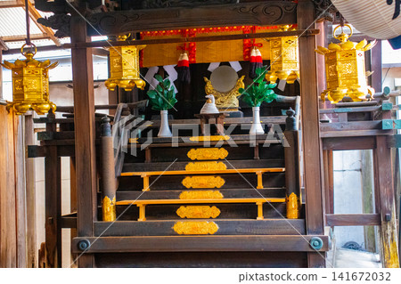 The blessings of the three goddesses at Hanjo Shrine: business prosperity, successful relationships, and improvement in various arts. 141672032